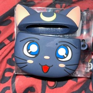 Air pod case.. black Luna cat